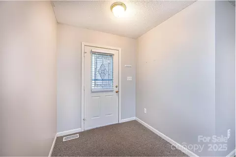 818 Gemcrest Ne Dr NE, Conover, NC 28613 photo 3