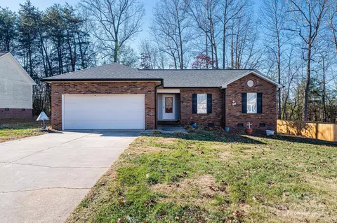818 Gemcrest Ne Dr NE, Conover, NC 28613 photo 2