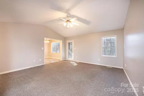 818 Gemcrest Ne Dr NE, Conover, NC 28613 photo 4