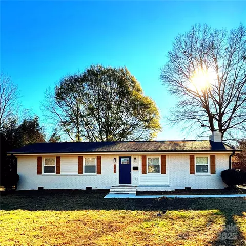 3334 Sudbury Rd, Charlotte, NC 28205