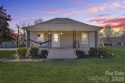 21 Ben Owenby Rd, Fairview, NC 28730