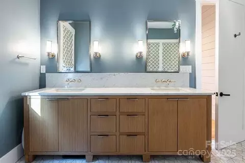 Bath - 131 Lodestone Dr, Sylva, NC 28779 photo 3 of 8