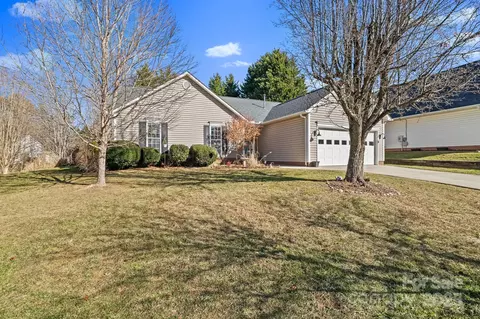 28 Sand Pebble Ct, Fletcher, NC 28732