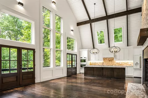 50 Turkey Trot Ln, Burnsville, NC 28714