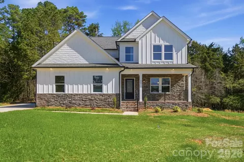 609 Muirfield Dr, Albemarle, NC 28001