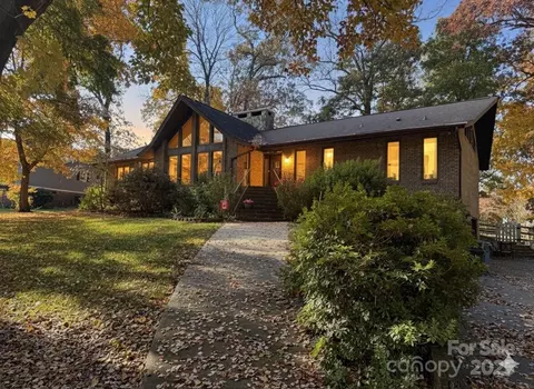 5900 Foxcrest Dr, Mint Hill, NC 28227