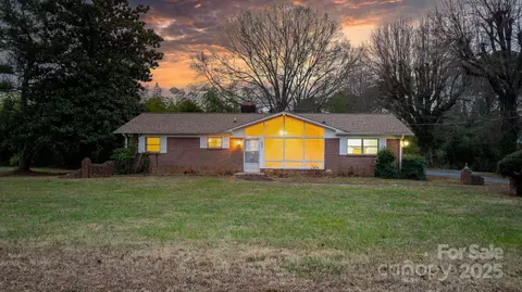 1902 19th Ne Ave NE, Hickory, NC 28601