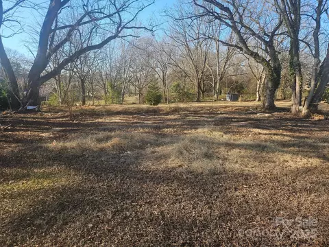 100 N 8th Ave, Maiden, NC 28650