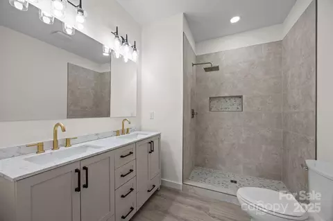 Bath - 95 Lexxi 3 Ln #3, Tryon, NC 28782 photo 2 of 2