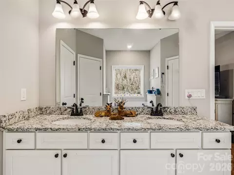 Bath - 170 Starry Night Ln, Marshall, NC 28753 photo 2 of 4