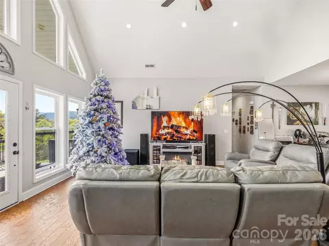 Living - 170 Starry Night Ln, Marshall, NC 28753 photo 2 of 3