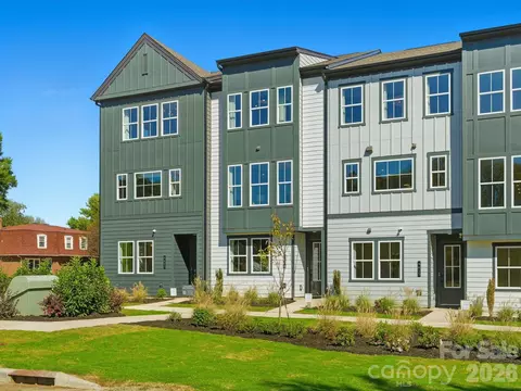 1331 Sandstar Ln, Charlotte, NC 28226