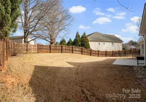 Exterior - 11624 Dunham Dr, Matthews, NC 28105 photo 4 of 5