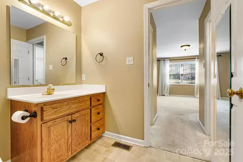 Bath - 3485 Overbrook Dr, Conover, NC 28613 photo 2 of 3