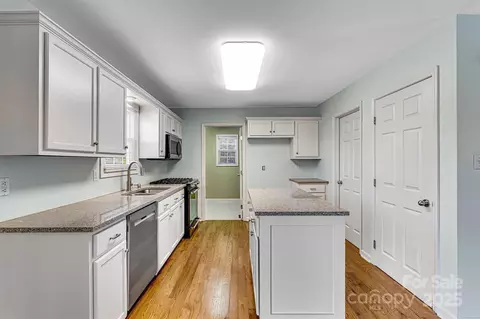Kitchen - 3485 Overbrook Dr, Conover, NC 28613 photo 2 of 3