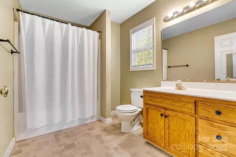 Bath - 3485 Overbrook Dr, Conover, NC 28613 photo 1 of 3