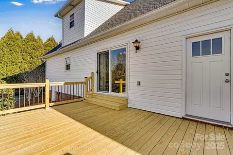 Exterior - 3485 Overbrook Dr, Conover, NC 28613 photo 4 of 5