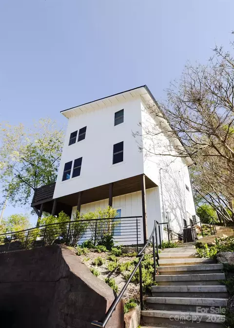 1057 Riverside Dr, Asheville, NC 28804