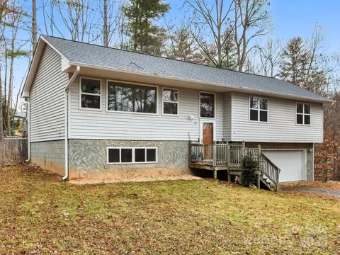 15 Gun Flint Trl, Fletcher, NC 28732