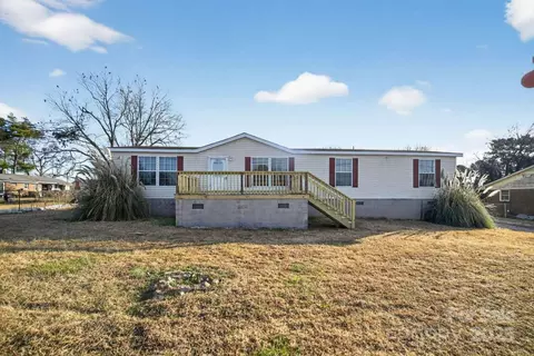104 Gardner Dr, Gaston, NC 27832