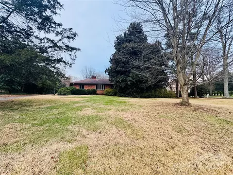 6001 Lansing Dr, Charlotte, NC 28270
