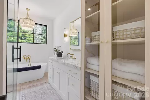 Bath - 107 Lee Ln, Mars Hill, NC 28754 photo 4 of 5