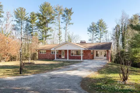 290 Crabapple Hill Ln, Hendersonville, NC 28792