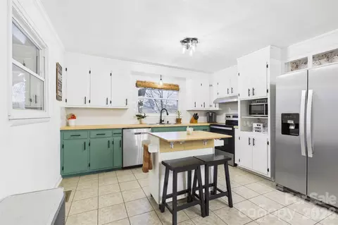 Kitchen - 3115 Falling Creek Ne Rd NE, Hickory, NC 28601 photo 1 of 4