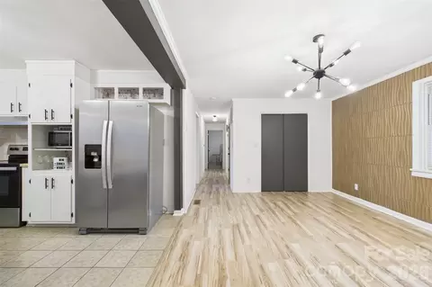 Entry Way - 3115 Falling Creek Ne Rd NE, Hickory, NC 28601 photo 1 of 1
