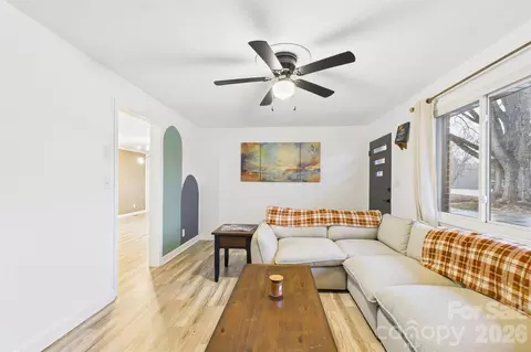 Living - 3115 Falling Creek Ne Rd NE, Hickory, NC 28601 photo 1 of 5