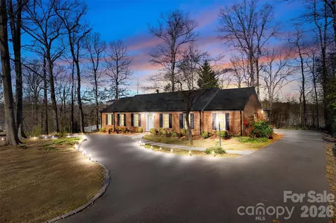 224 Lake E Dr E, Thomasville, NC 27360