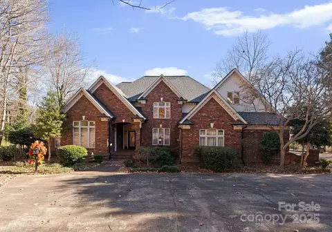 718 Eagle Point Ct, Matthews, NC 28104