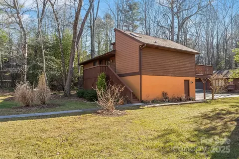 39 Oak Ct, Fletcher, NC 28732