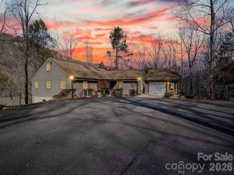 111 Buckeye Rd, Lake Lure, NC 28746