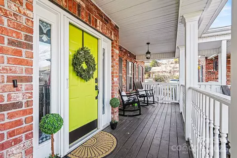 646 High Quarry Rd, Hendersonville, NC 28791