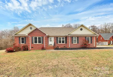 2521 Supreme Dr, Monroe, NC 28110