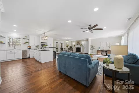Living - 315 Skyline Rd, Hickory, NC 28601 photo 3 of 8