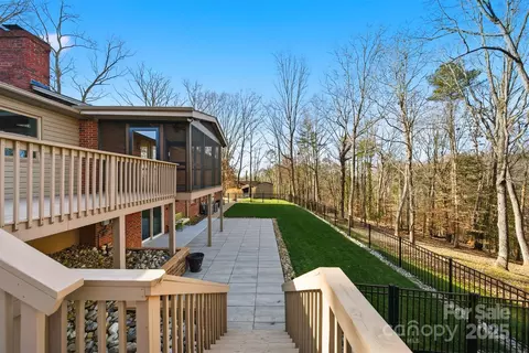 Exterior - 315 Skyline Rd, Hickory, NC 28601 photo 5 of 6