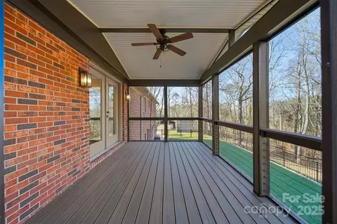 Exterior - 315 Skyline Rd, Hickory, NC 28601 photo 2 of 6