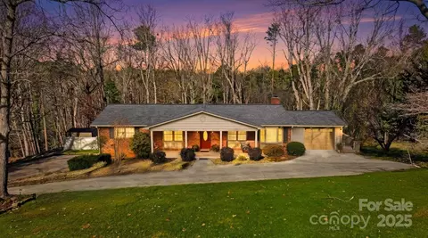 315 Skyline Rd, Hickory, NC 28601