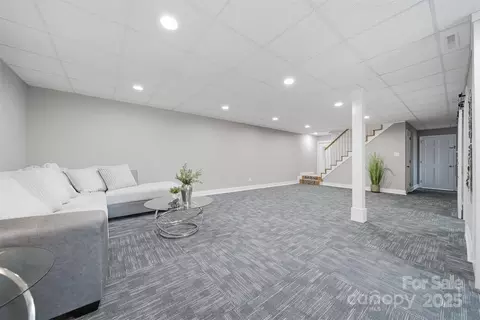 Living - 315 Skyline Rd, Hickory, NC 28601 photo 7 of 8
