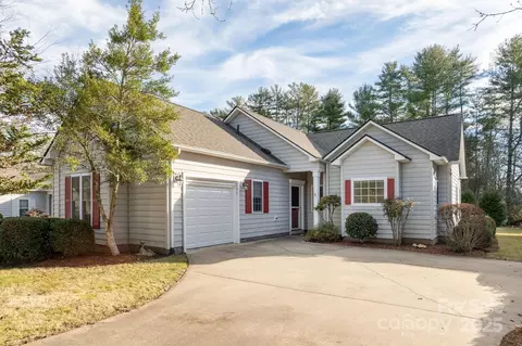 135 Cambridge Dr, Brevard, NC 28712