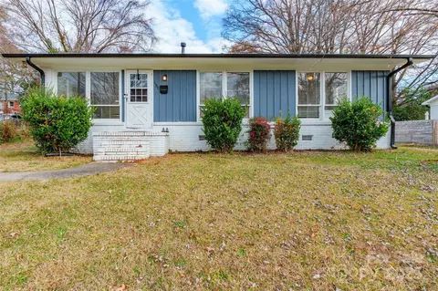 1100 Rollingwood Dr, Charlotte, NC 28217