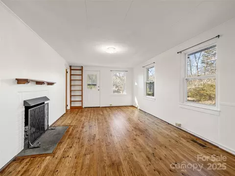 Living - 155 Whitney Ave, Tryon, NC 28782 photo 2 of 2