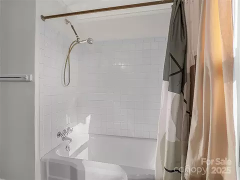 Bath - 155 Whitney Ave, Tryon, NC 28782 photo 2 of 3