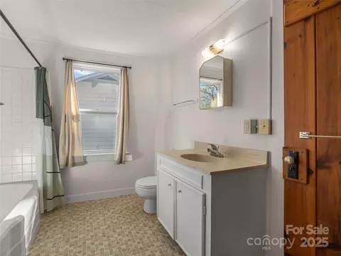 Bath - 155 Whitney Ave, Tryon, NC 28782 photo 1 of 3