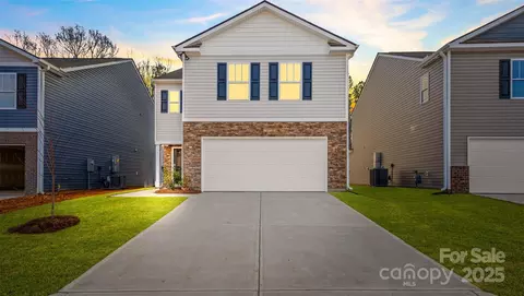 35 Caroline Valley Ln, Hendersonville, NC 28792