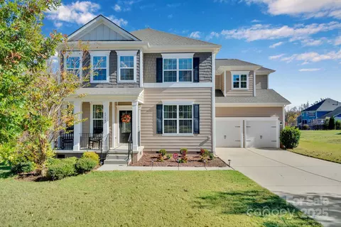 17147 Belmont Stakes Ln, Charlotte, NC 28278