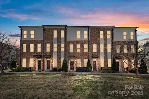 761 Seigle Point Dr, Charlotte, NC 28204