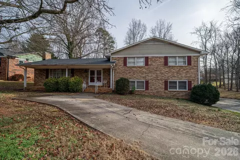 1009 Springs Rd, Lincolnton, NC 28092